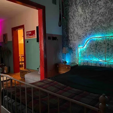 Artistic, Full Apt In Old Town *