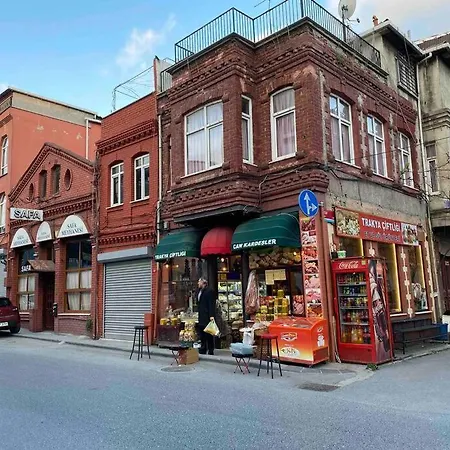 Artistic, Full Apt In Old Town Istanbul